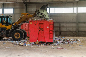 Beladung, Beladen, Abrollcontainer, Altpapier, Radlader, Umschlaghalle, Zwischenlager