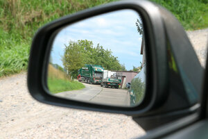 Sperrabfallabfuhr, Hecklader-Müllfahrzeug, Sammelfahrzeug für Metallschrott und Elektroaltgeräte
