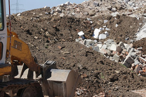 Bauschutt, Bodenaushub, Steine, Beton, Ziegel, Raupe