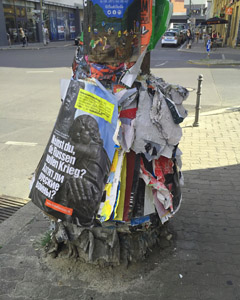 Plakate, Lichtmast, Straße, Papier, Sammlung, Berlin