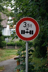 Verkehrsschild, Verkehrszeichen, Verbot für Fahrzeuge über 3,5 Tonnen Achslast, Verbot für Müllfahrzeuge, keine Einfahrt für Müllfahrzeuge