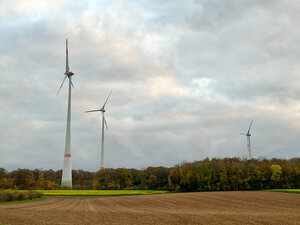Windrad, Windräder, Windkraftanlage, Windenergieanlage, Windpark, Klimaschutz, regenerative Energie, Herbst, Wolken